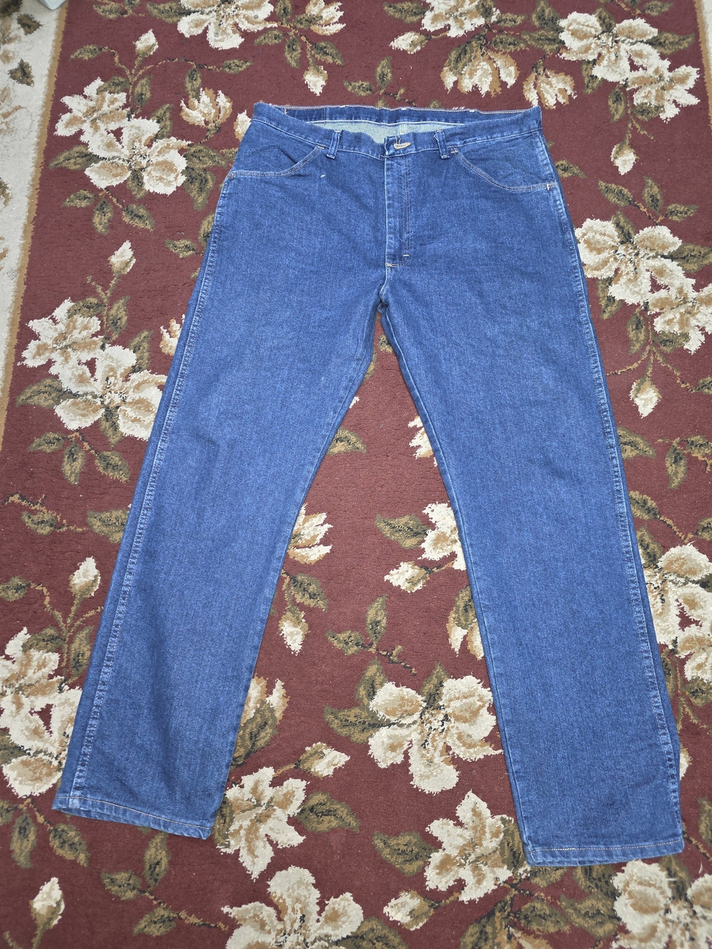 Wrangler Men's Relaxed Jeans with Contrast Stitching